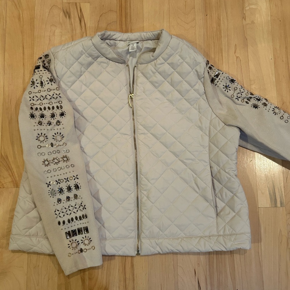 Chico’s Elegant Beige Quilted Women's Jacket with Embroidery